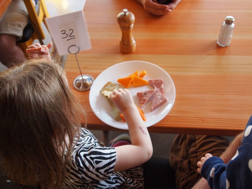 Elegir el mejor asiento de mesa para bebe